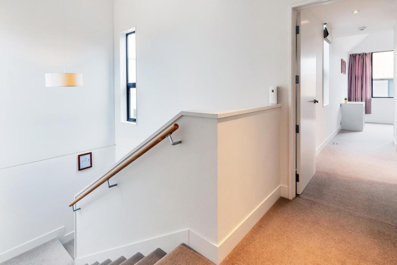 Villa Blissful Breeze Townhouse With Parking And Patio Auckland Exterior foto