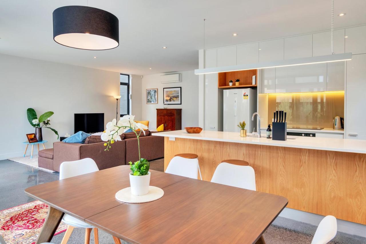 Villa Blissful Breeze Townhouse With Parking And Patio Auckland Exterior foto