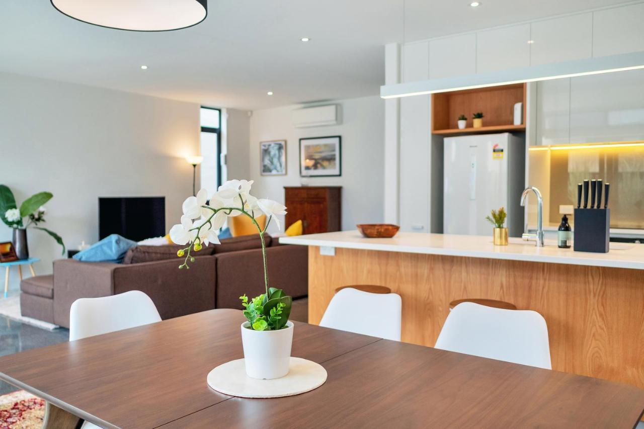 Villa Blissful Breeze Townhouse With Parking And Patio Auckland Exterior foto