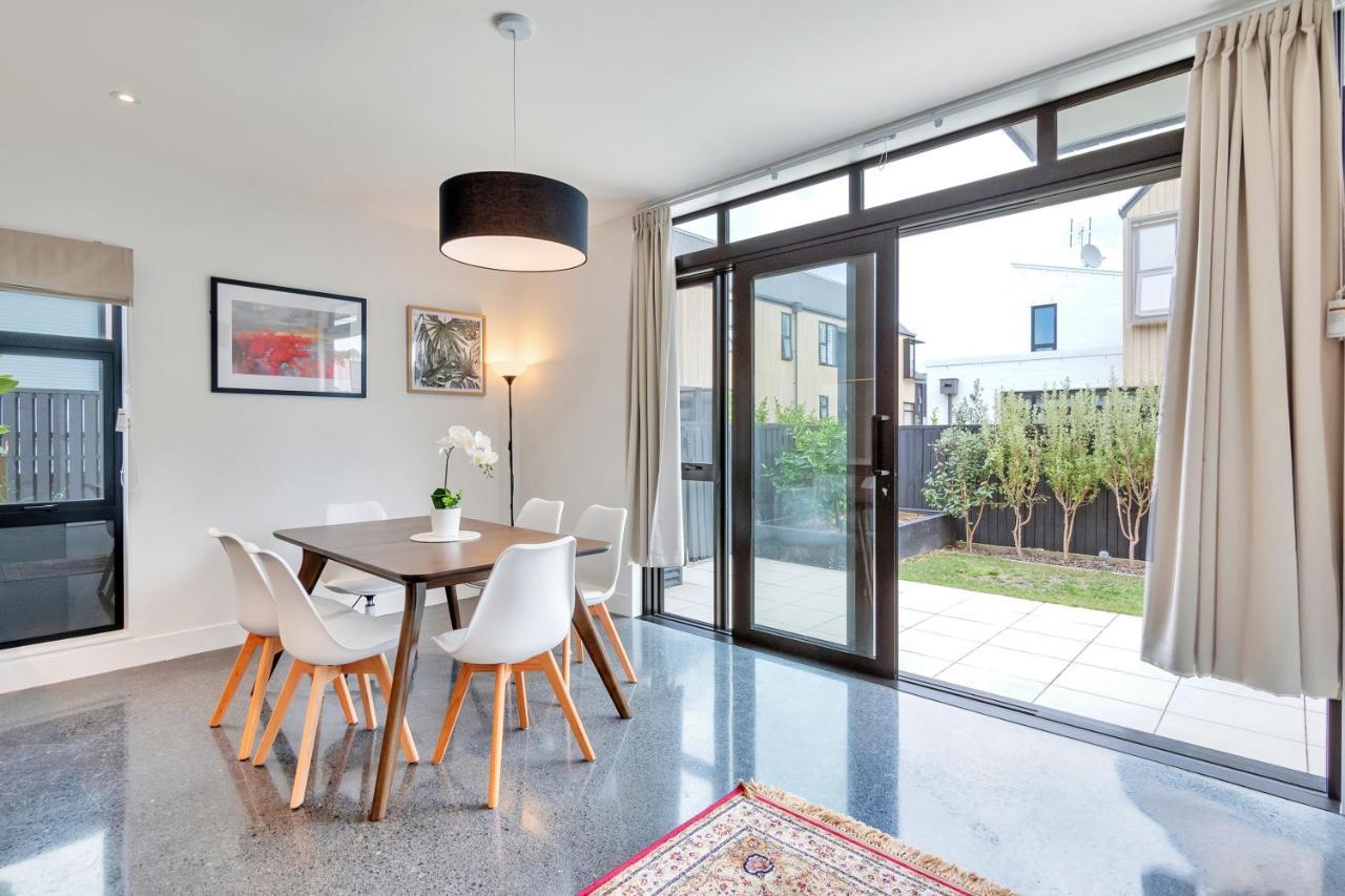 Villa Blissful Breeze Townhouse With Parking And Patio Auckland Exterior foto