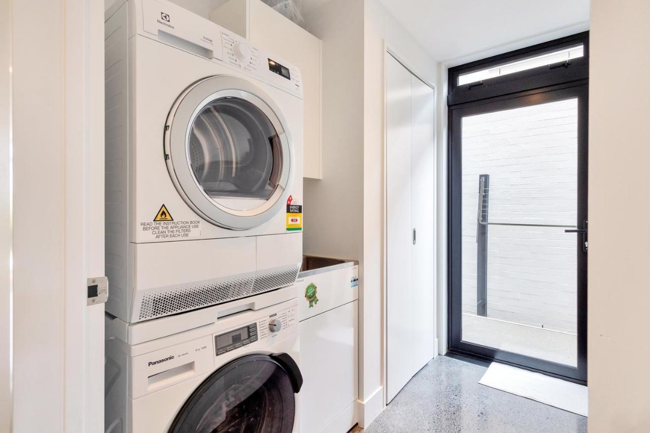 Villa Blissful Breeze Townhouse With Parking And Patio Auckland Exterior foto