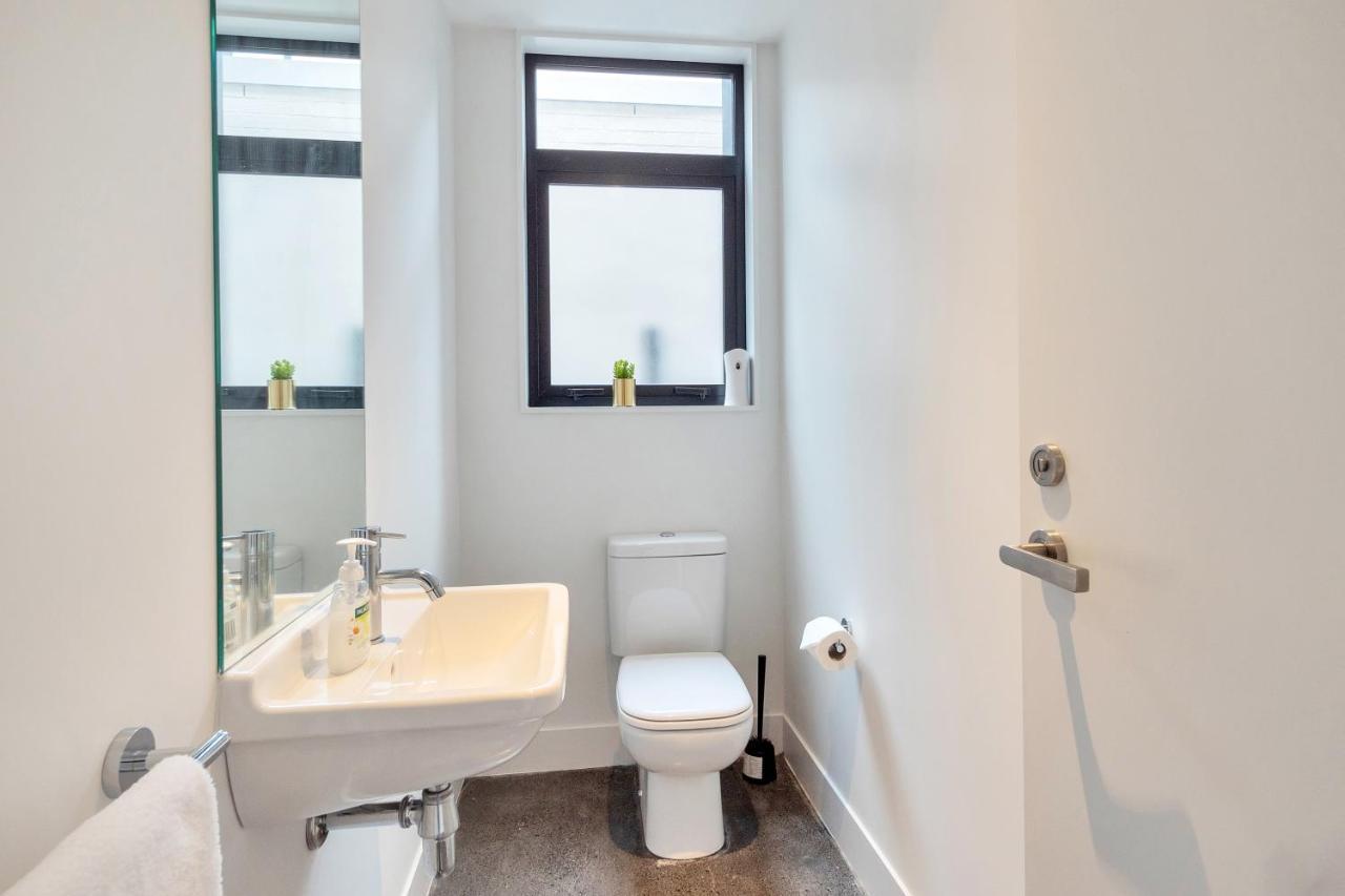 Villa Blissful Breeze Townhouse With Parking And Patio Auckland Exterior foto